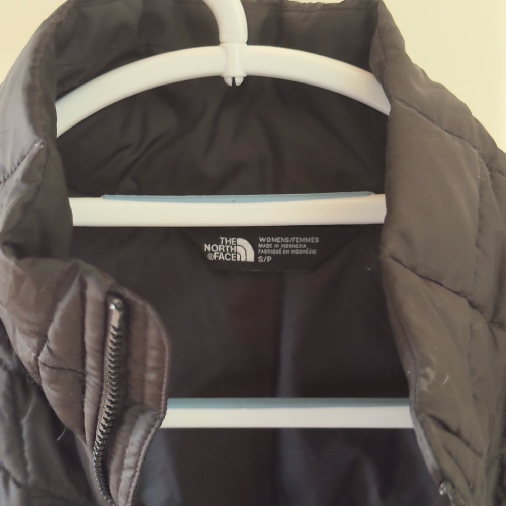 The North Face Women's Black Quilted Vest - Picture 5 of 8